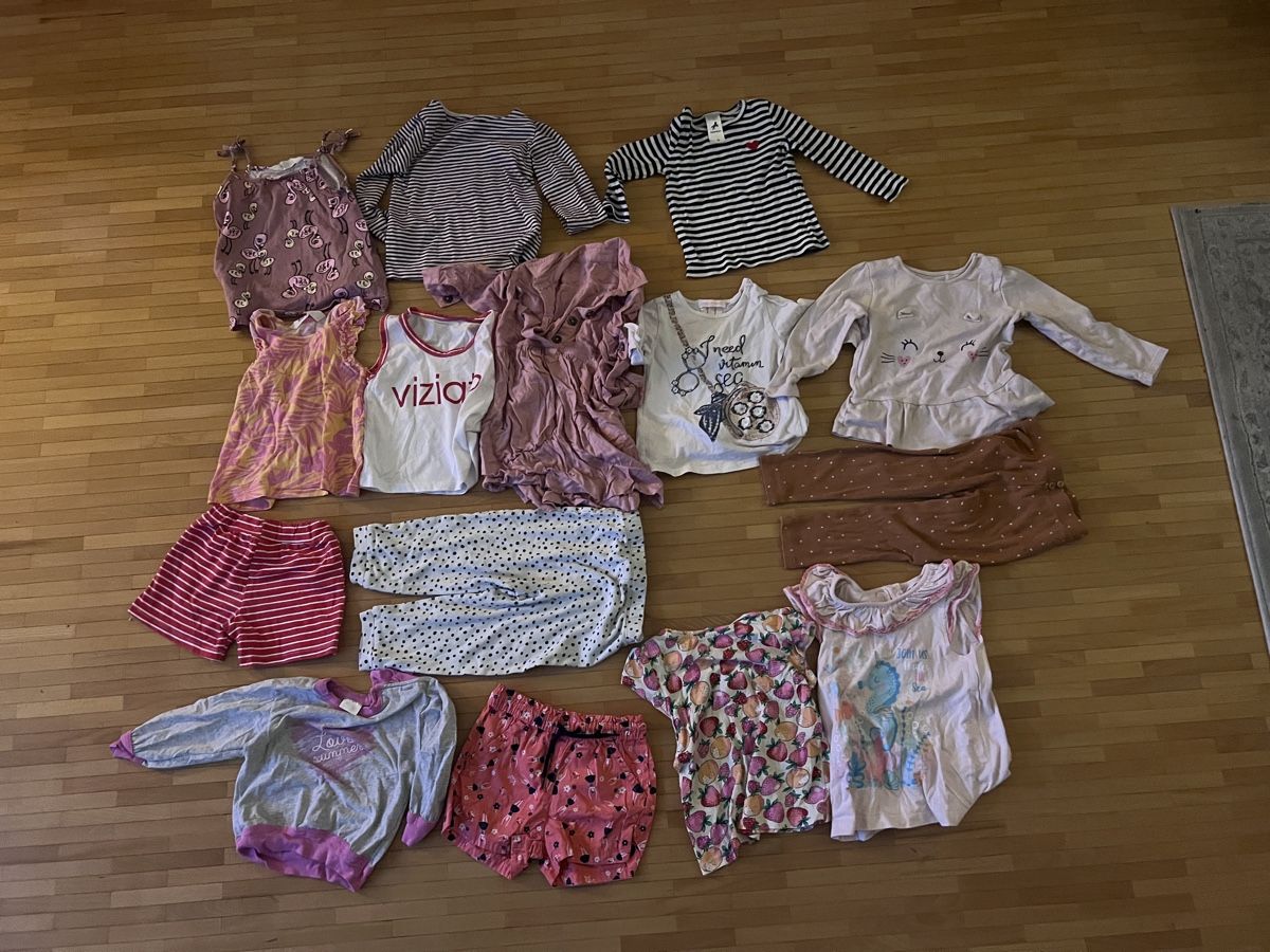 Ensembles coordonnés: Mädchen Kleider Grösse 98 Packet 2 – D'occasion à Rümlang par rue_flohmi