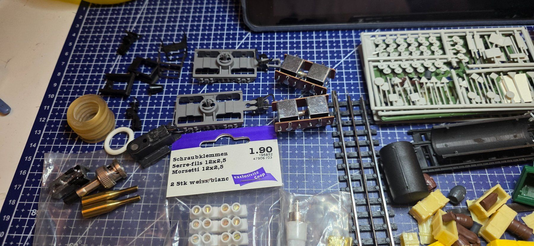 Modellini di ferrovie: Diverse Modelleisenbahn-Teile – Usato da Hochfelden venduto da Danizh0 3