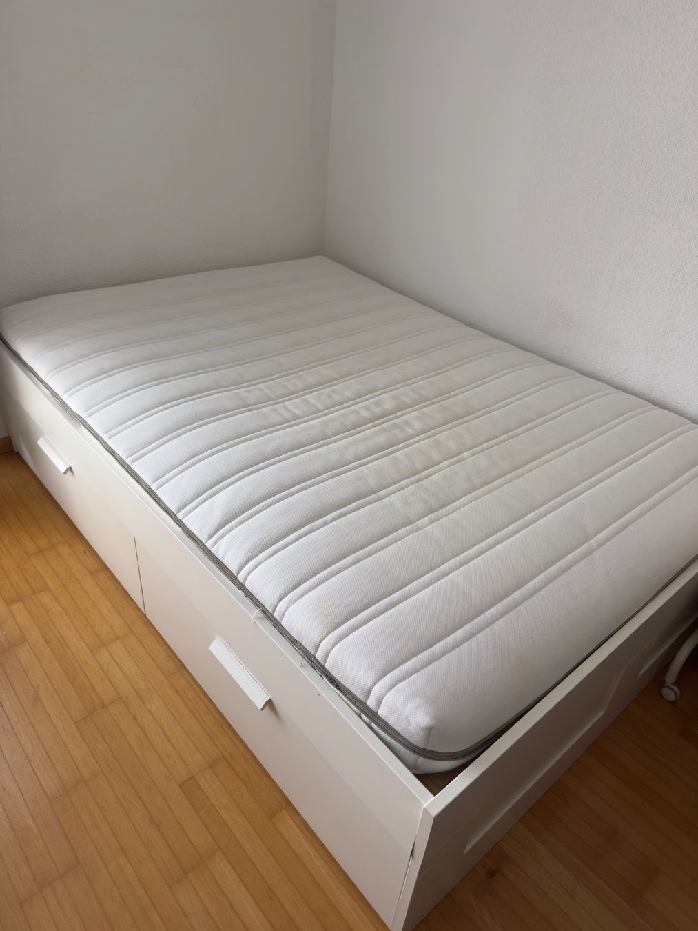 Betten: Bett mit Matratze – Gebraucht aus Therwil von RF1 1