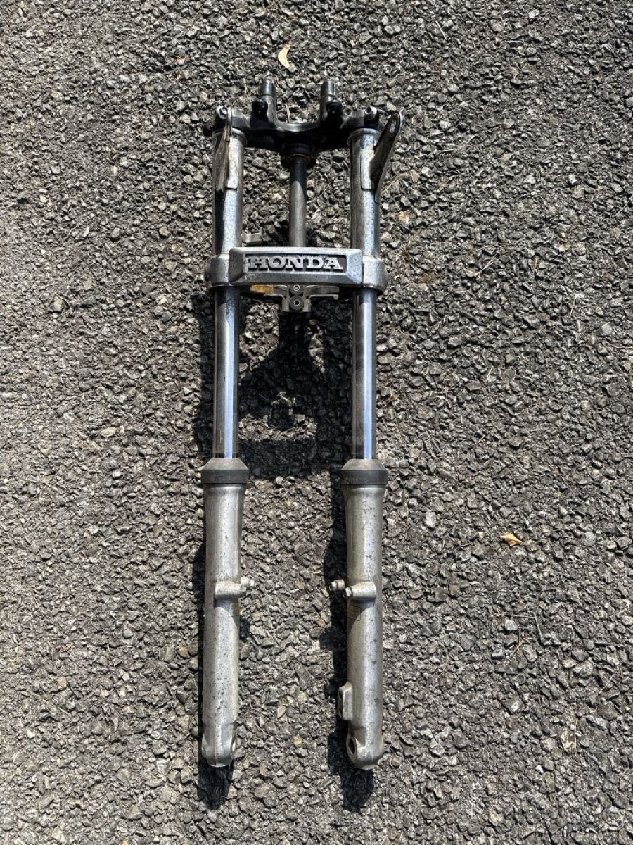 Honda Toutes les pièces détachées moto: Fourche Honda CM 250 – D'occasion à Bouveret par vit_br9v