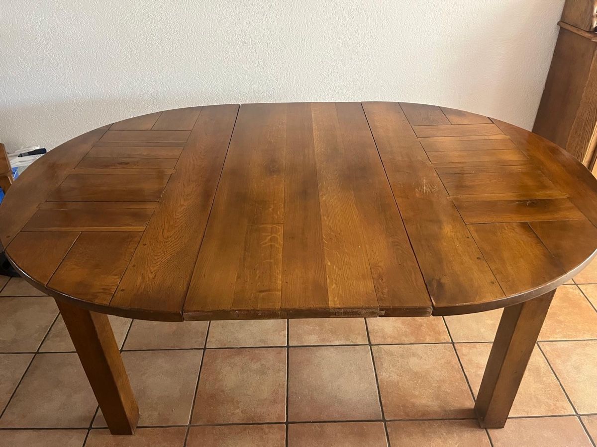 Set di tavolo e panche: Table ronde extensible bois 4 chaises bon état – Usato da Plan-les-Ouates venduto da dur_2b6n 3