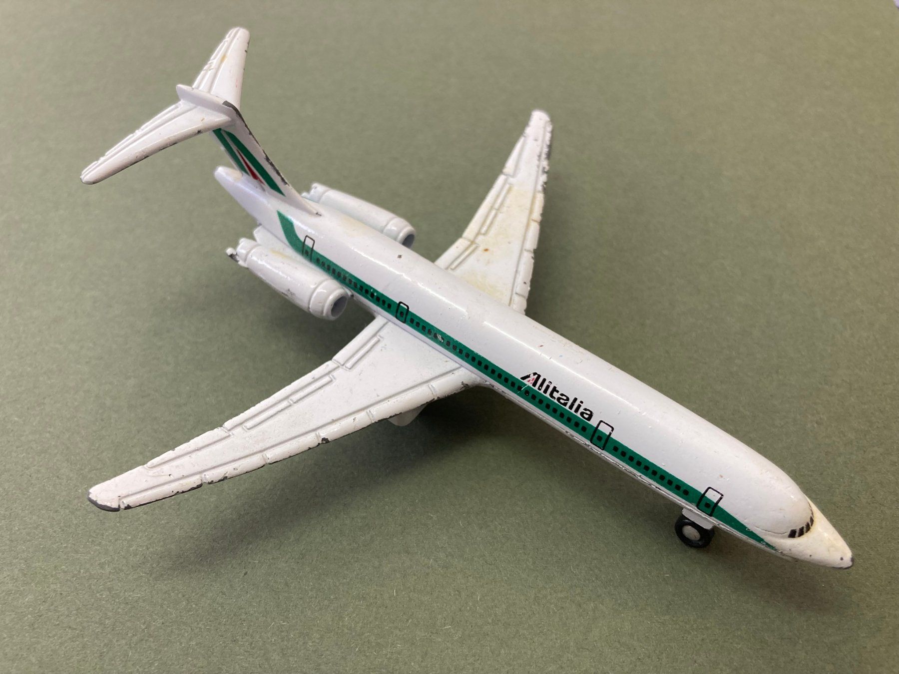 Kit di modellismo & Modellini statici: Flugzeugmodell AlItalia MD 80 – Usato da Richterswil venduto da Nathan_adler