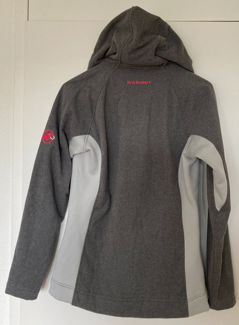 Mammut Jacken: Mammut Kapuzen Fleecejacke – Gebraucht aus Pfäffikon SZ von Opus 2