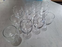 12 STK WEISSWEINGLÄSER ( BESENBEIZ )