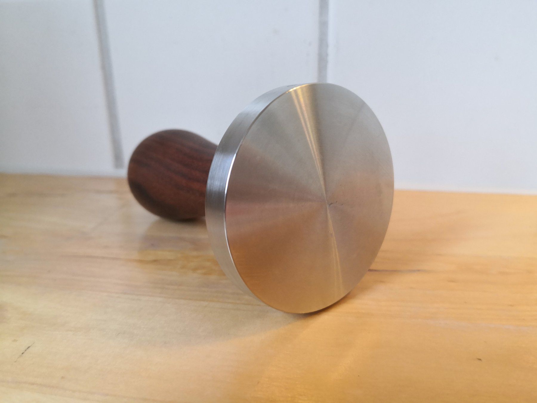 Elettrodomestici da cucina: Tamper 58mm mit Nussbaumgriff – Usato da Melchnau venduto da Asmodeus 1