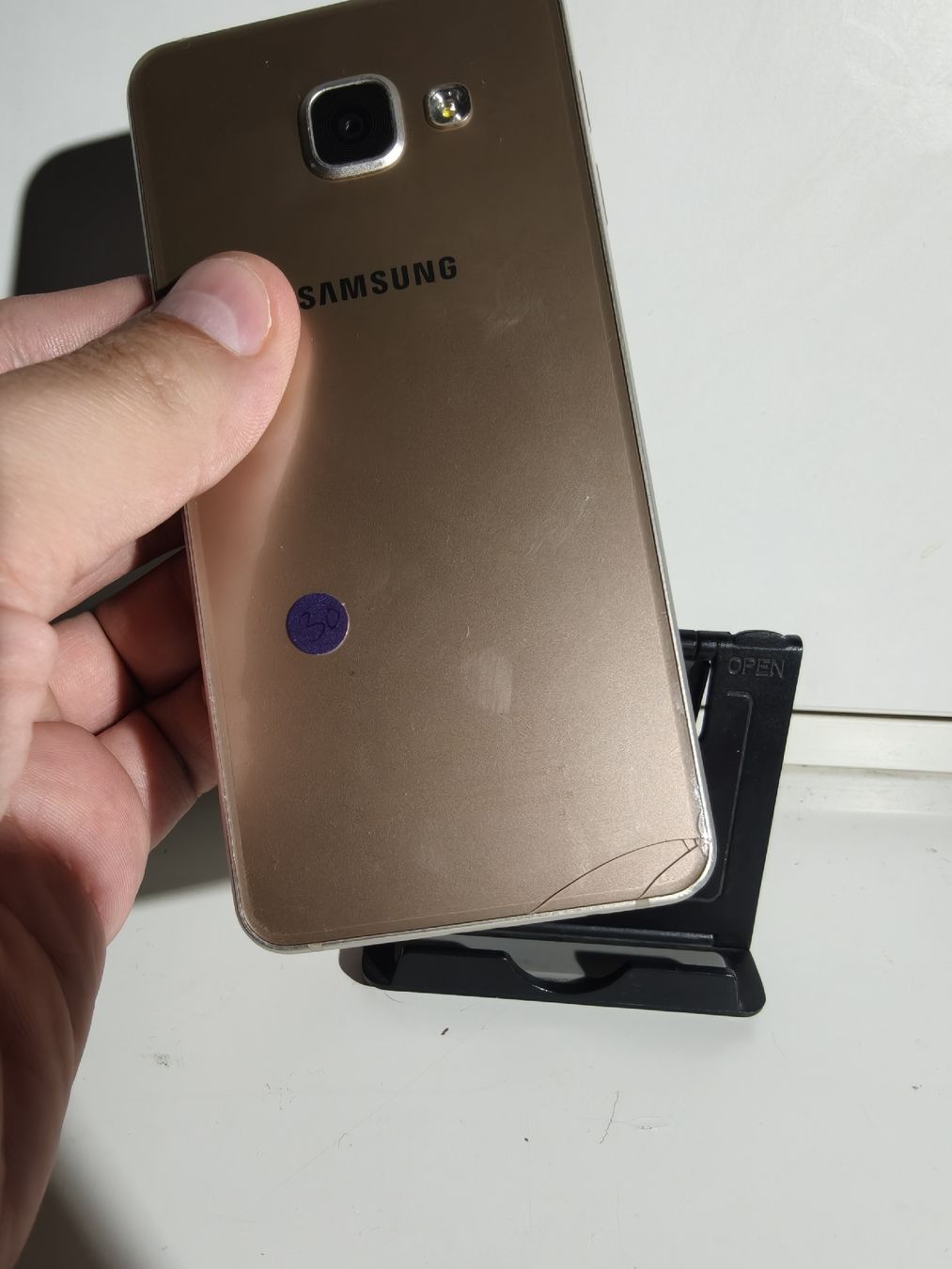 Samsung Portables: Samsung Galaxy A3 2016 Gold Gebraucht – D'occasion à La Tour de Peilz par Dejobokin 1