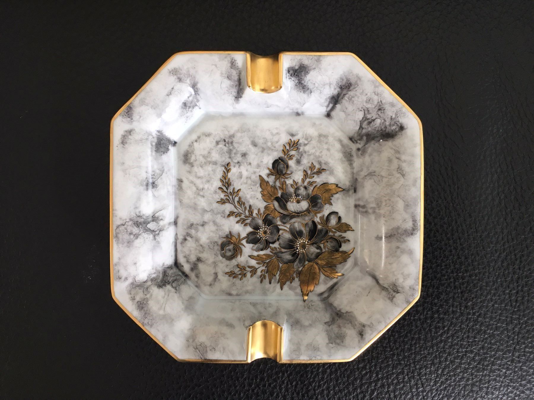 Aschenbecher: Kunstvoll gemalter Limoges Aschenbecher – Gebraucht aus Basel von citystore