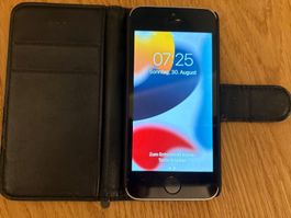 iPhone SE 16GB mit Hülle