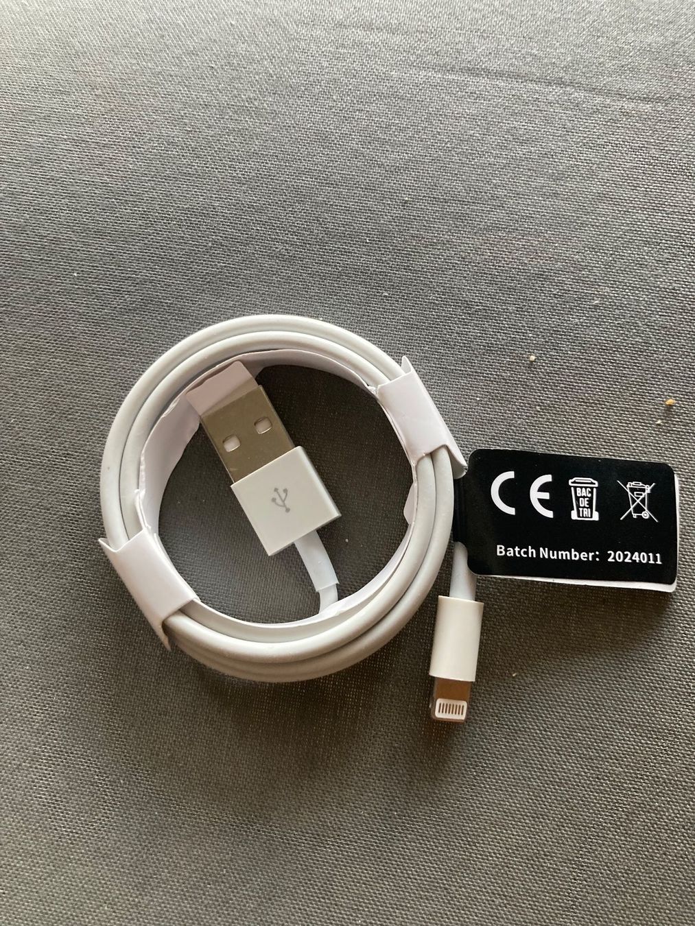 Cavi: Ladekabel USB-C auf Lightning weiss Neu – Usato da Zürich venduto da mik_h9ty