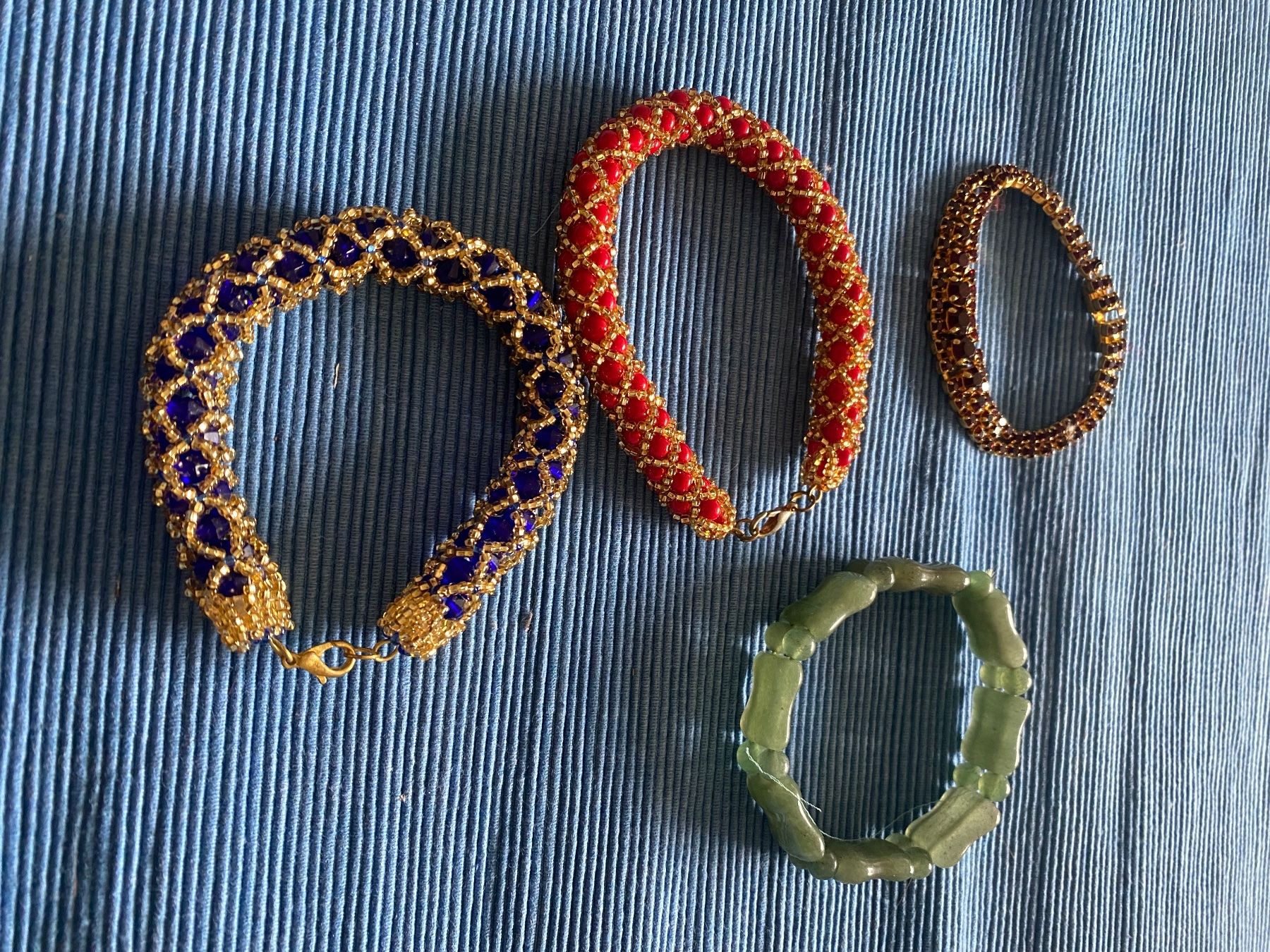 Bracelets: 4 x bunte Armbänder Modeschmuck – D'occasion à Allenwinden par Obalu