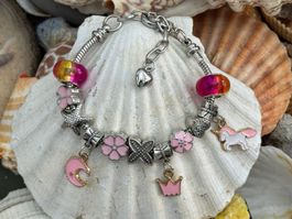 Zauberhaftes Kinderarmband mit Einhorn & Glücksanhängern 🦄