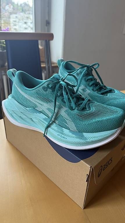Asics Scarpe da uomo: Asics Superblast 2 neu Grösse 39 – Usato da Wattwil venduto da Pathologie 1