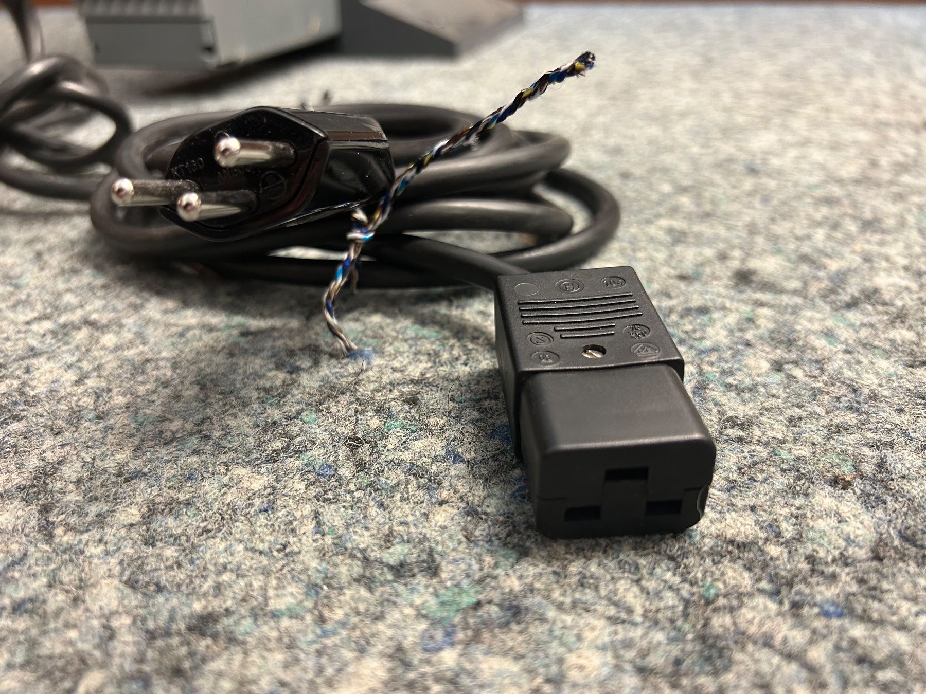 Alimentazione elettrica: Sicomec USV Anlage mit 3000VA - Notstromversorgung Server – Usato da Mörschwil venduto da philmensa 3