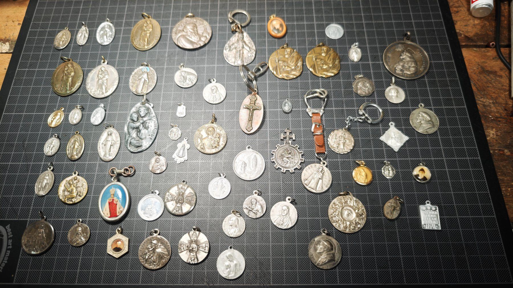 Medaglie: 50ig Wunderschöne alte Anhänger diverse Materialien – Usato da Gelterkinden venduto da MYSTOREFORYOU4460