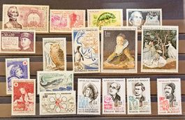 FRANCE timbres neufs ** ~1971-72