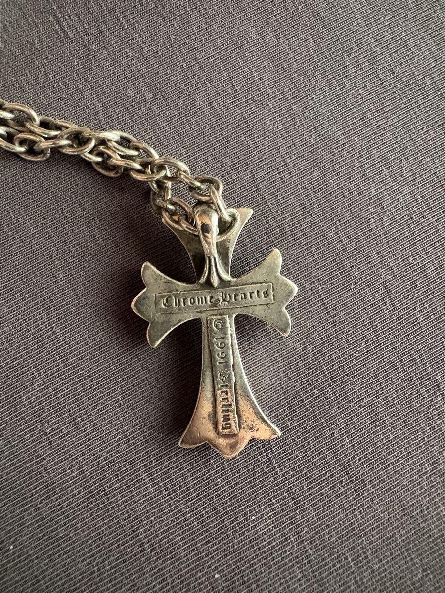Chrome Hearts Ciondoli: Chrome Hearts Cross pendant – Usato da Pratval venduto da fse_9yyv 1