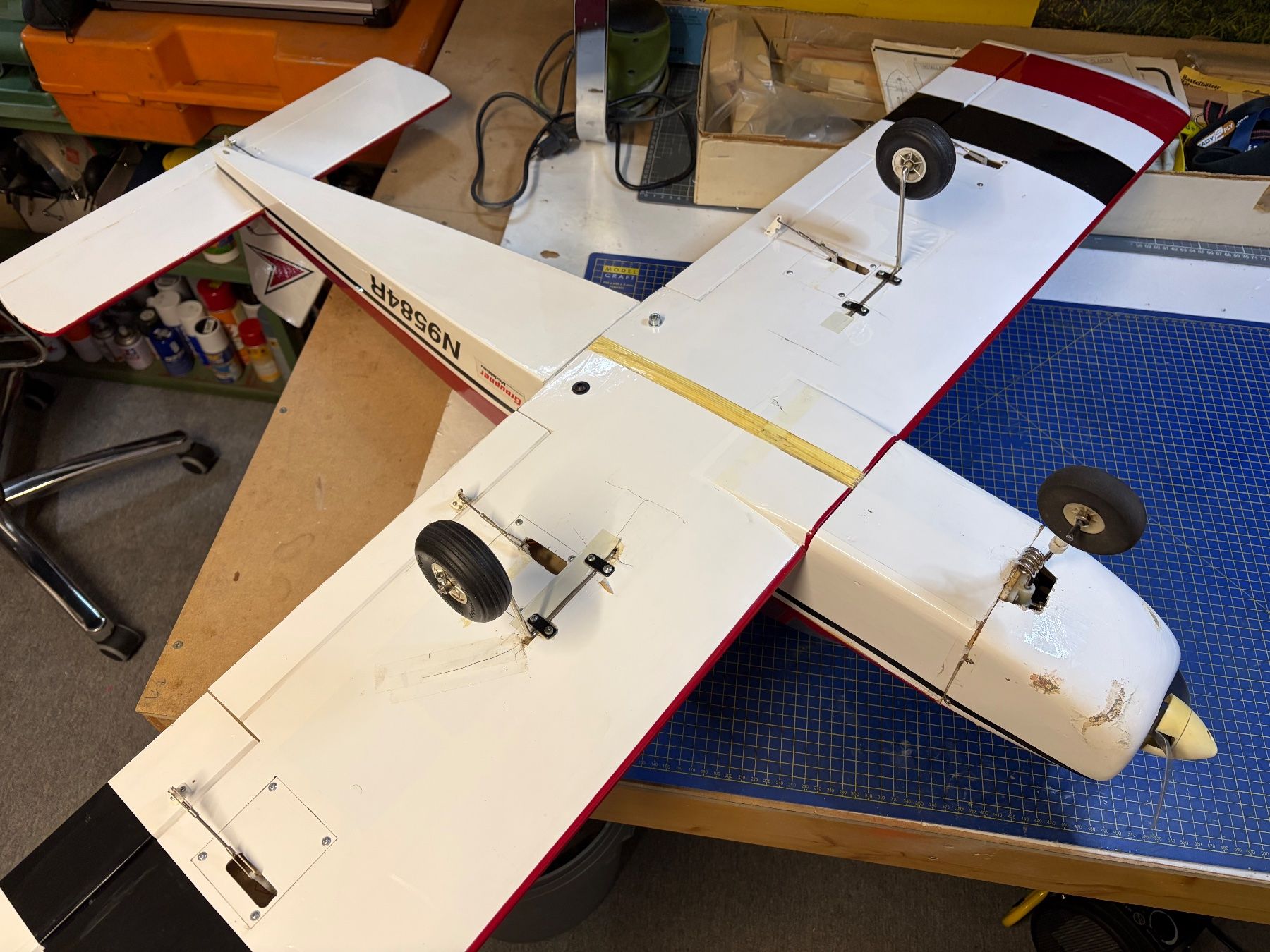 Modellismo RC: RC Flugzeug gut erhalten – Usato da Glattbrugg venduto da Olio7 2