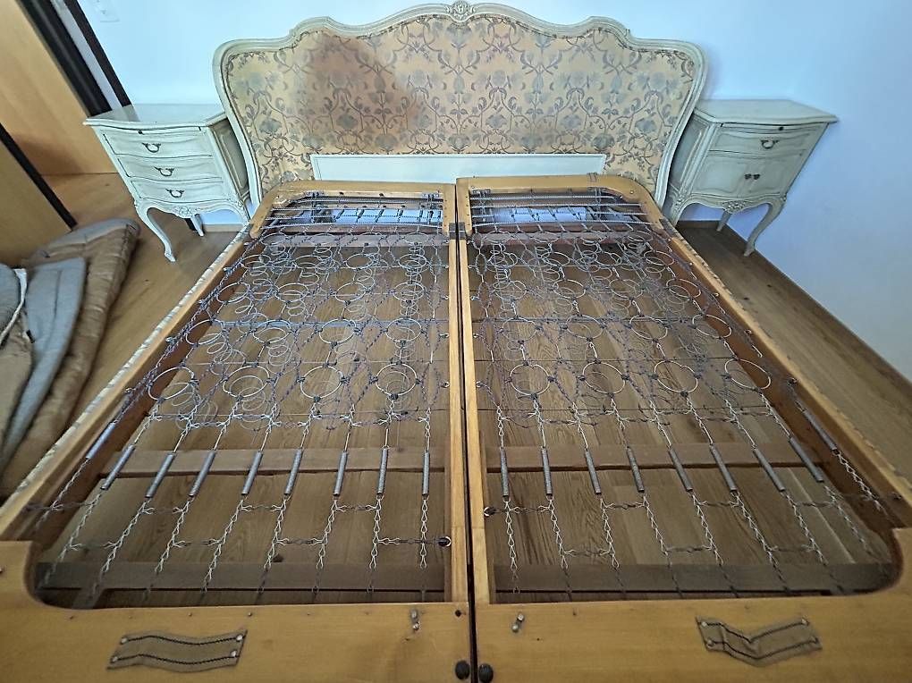 Lits: Royal bed with 2 night tables – D'occasion à Zürich par Emilio_1 1