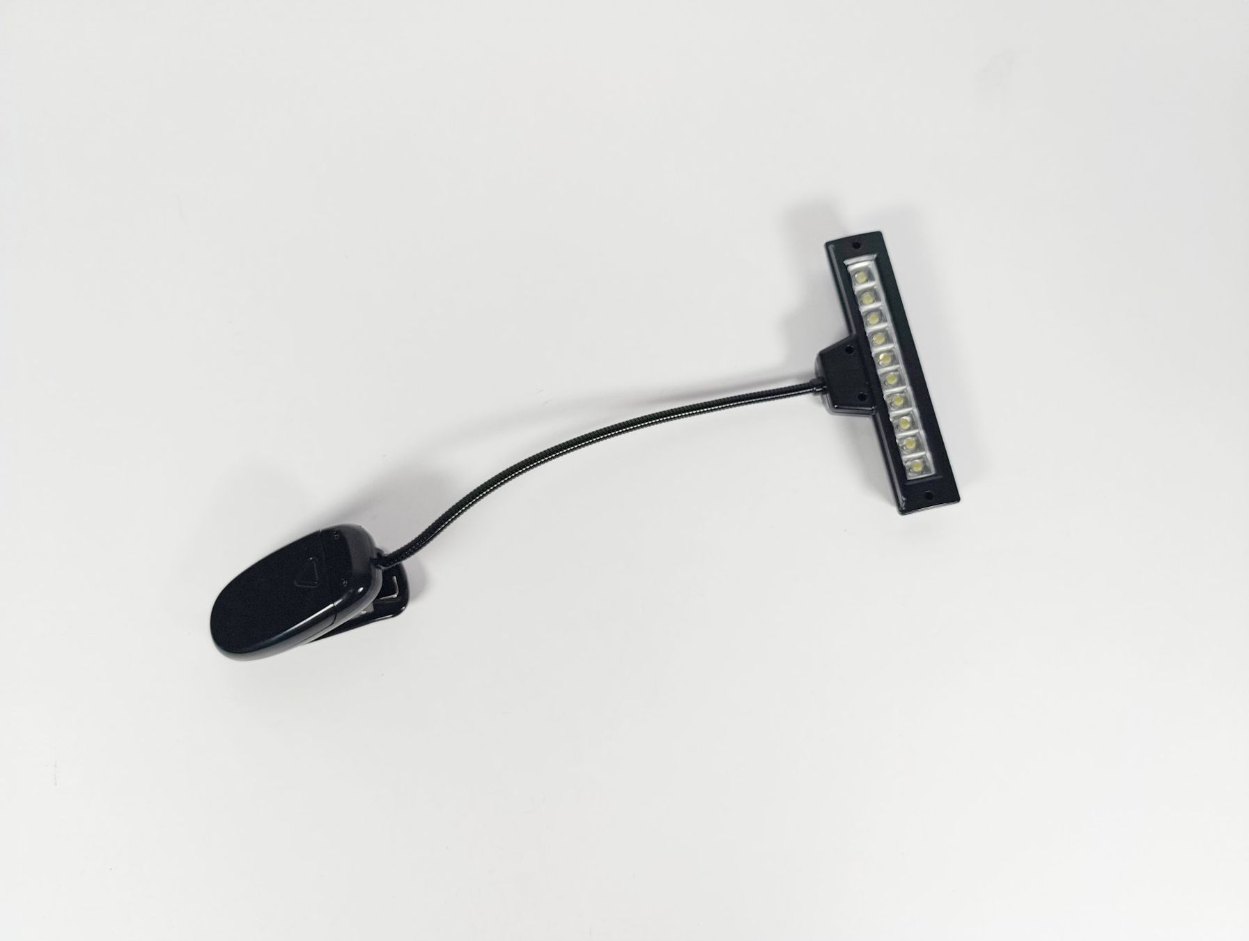 Lampes: Petite lampe noire à clipser – D'occasion à Thielle par Plusvalue_Neuchatel