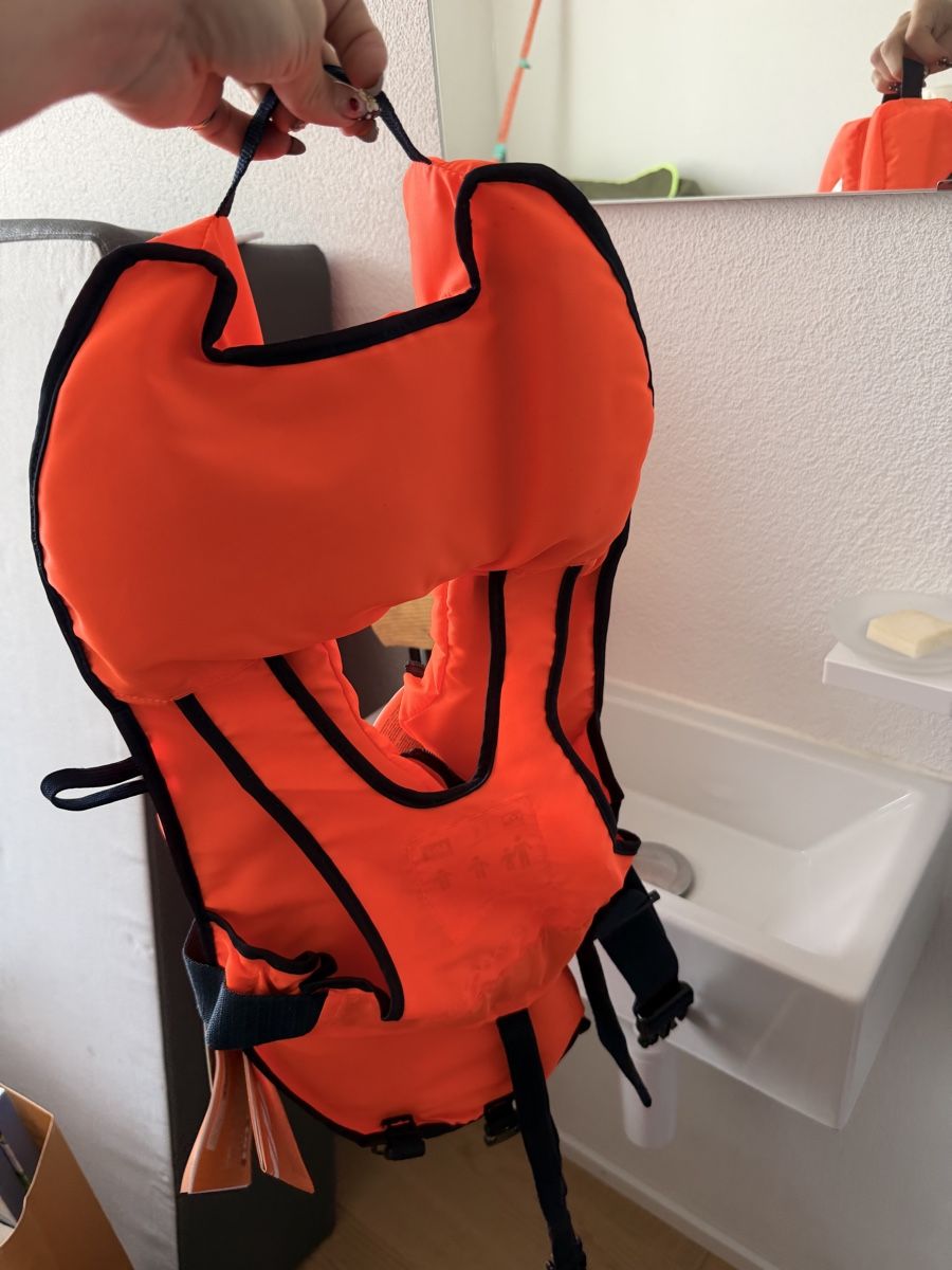 Helly Hansen Schwimmwesten: 2 Helly Hansen Schwimmwesten Kinder – Neu (gemäss Beschreibung) aus Zürich von cha_y9x8 1