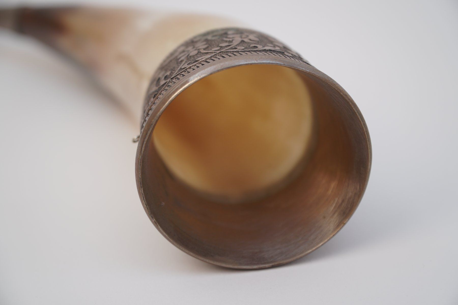 Tutte le decorazioni: Corne à boire décorative argentée, style médiéval – Usato da Bogis-Bossey venduto da VNT-GE.ch 6
