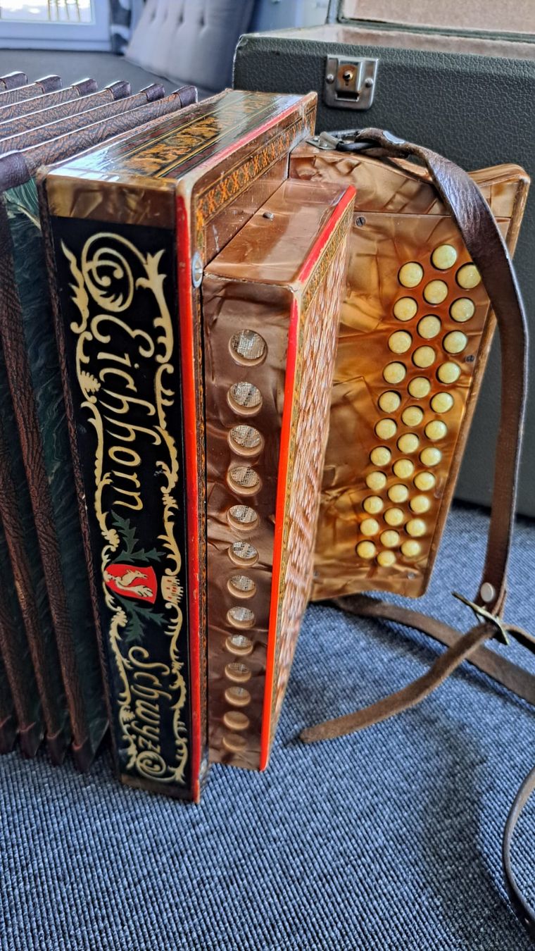 Eichhorn Strumenti musicali: Schwyzerörgeli mit Koffer – Usato da Arbon venduto da ZumBa755 7