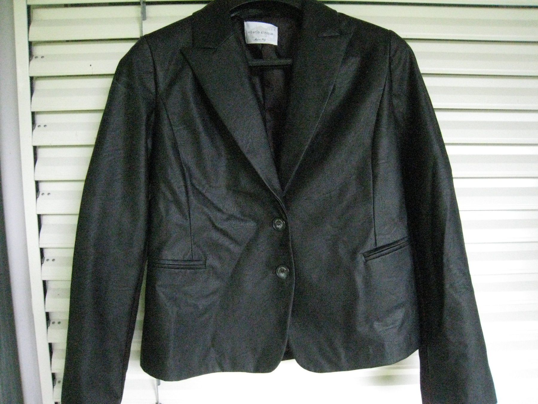 Cinque Giacche: schwarzer Kunstleder Blazer / Vicario Cinque / M – Nuovo (secondo la descrizione) da Gipf-Oberfrick venduto da Brogle-Larson