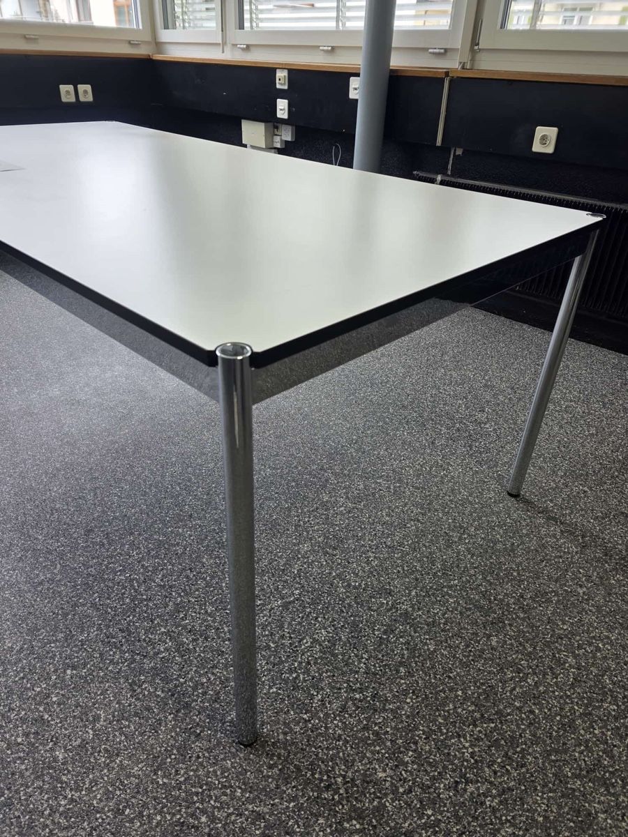 USM Scrivanie: USM Haller Tisch 175x100 cm – Usato da Luzern venduto da AK64