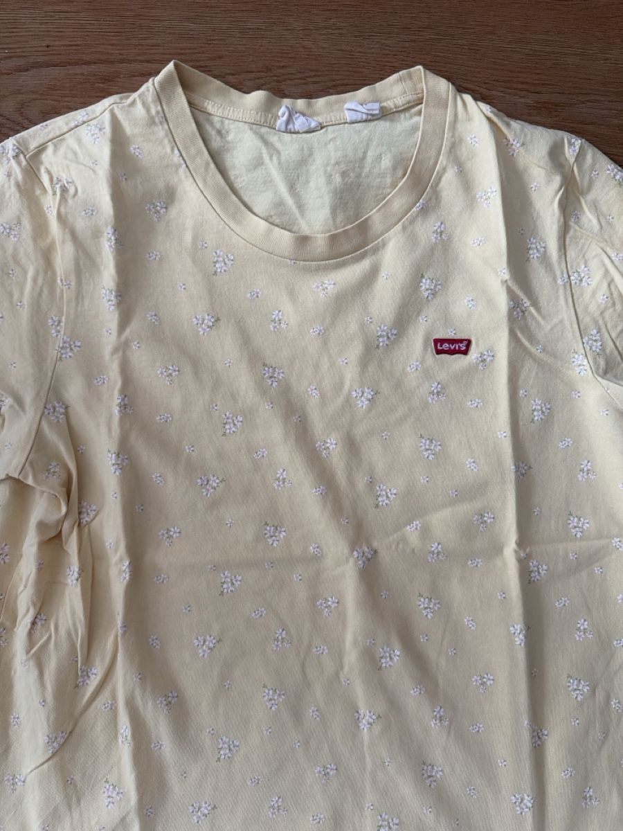 Levi's T-shirt: T-Shirt Levi‘s – Usato da Davos Platz venduto da boom62 1