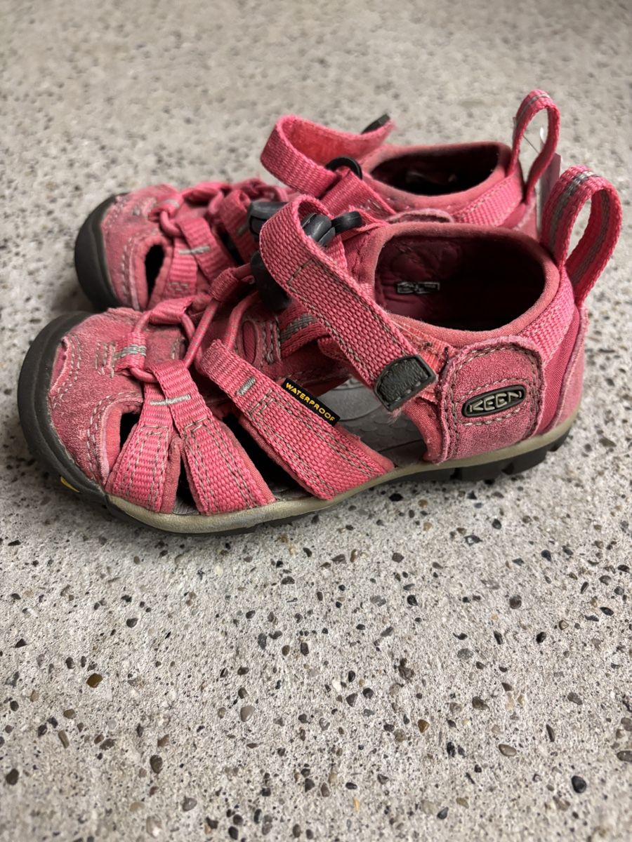 Keen Scarpe per ragazze: Keen Sandale pink, Grösse 24 – Usato da Büren an der Aare venduto da Nikito2001