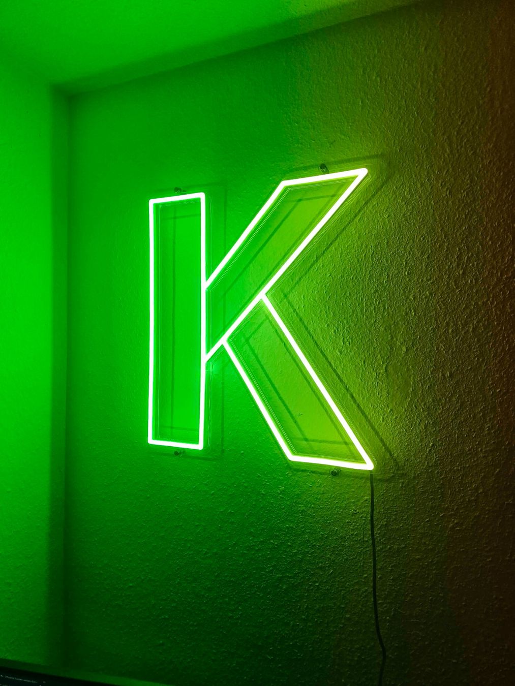 Lampade: Neon-LED-Schild "K" – Custom Made & OVP – Nuovo e nell'imballaggio originale da Kriens venduto da Aamari 4