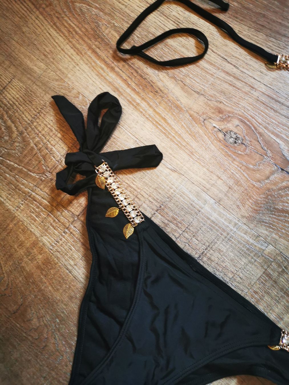 Costumi da bagno & Bikini: Schwarzer Bikini mit Strass, Grösse M Sommer-Must-Have! – Nuovo (secondo la descrizione) da Balsthal venduto da Leila_Luna 1