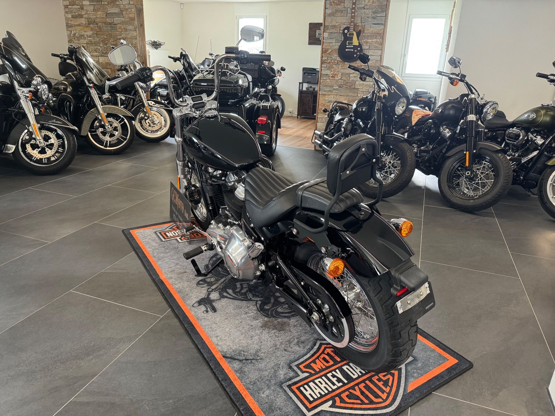 Harley-Davidson Chopper: Harley Davidson Softail Standard 107 LEASING POSSIB – Usato da Echallens venduto da HD90 5