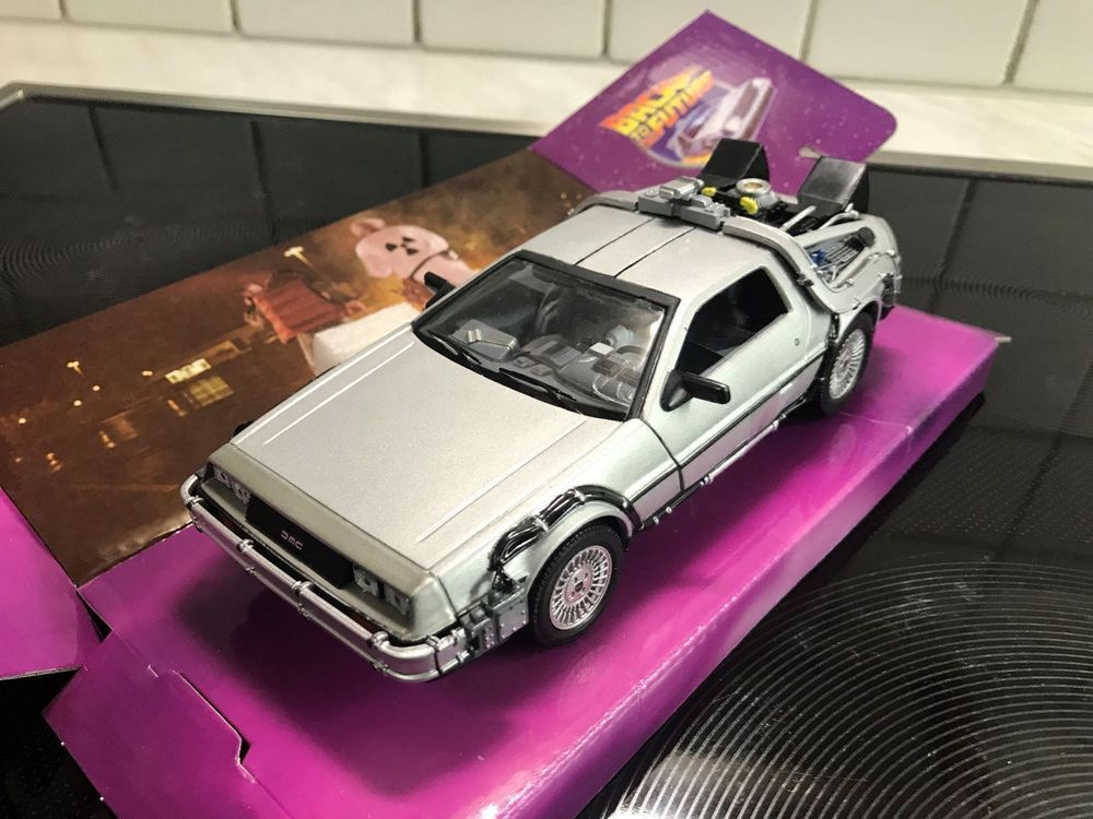 Welly Delorean DMC - Zurück In Die Zukunft 1:24 Modellauto