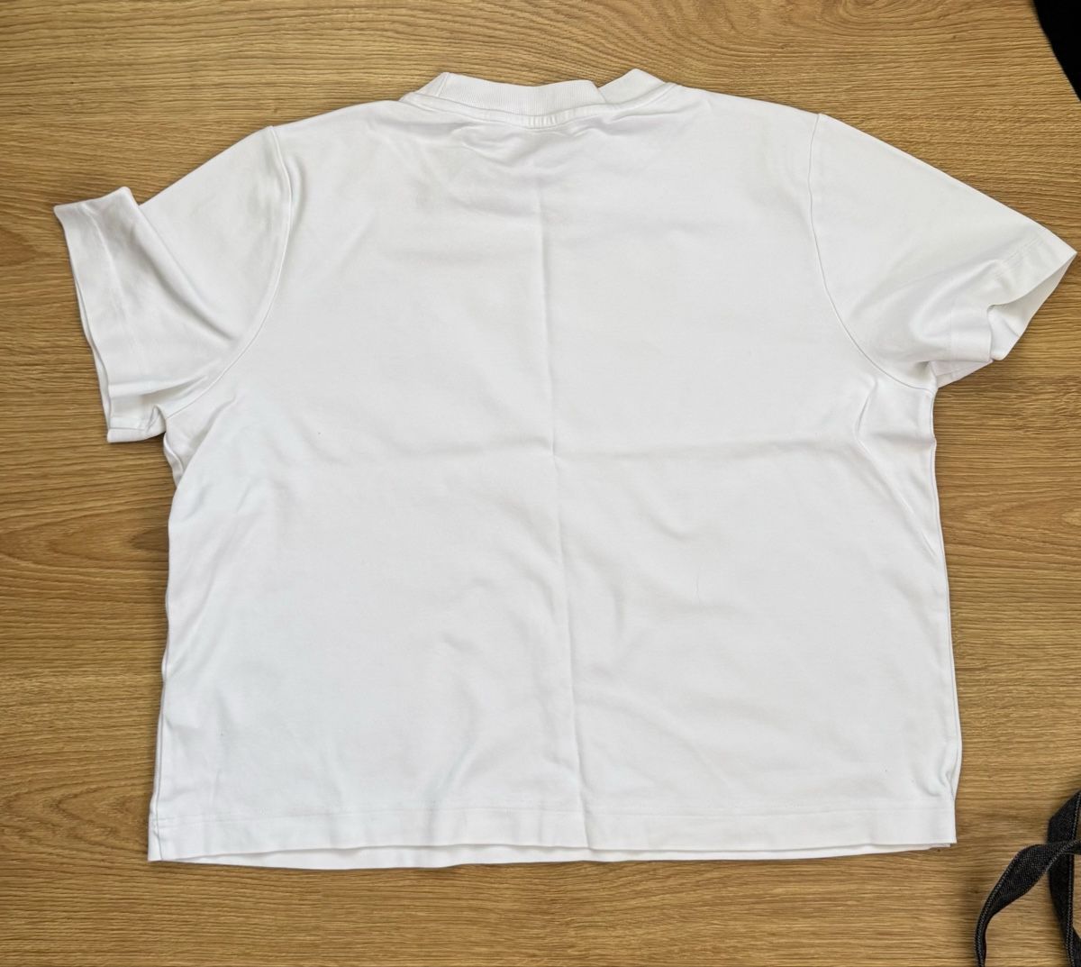 Cos T-shirt: COS white t shirt – Usato da Dinhard venduto da emi_6jdk 1