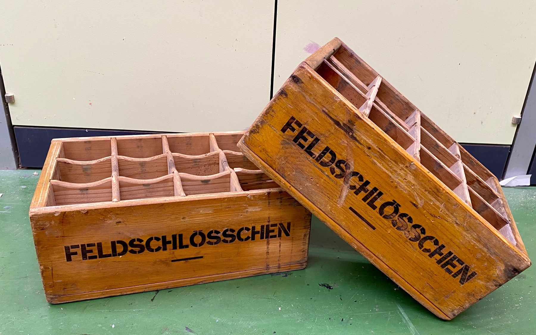 Wein- & Bierkisten: Alte Feldschlösschen Flaschenkiste – Gebraucht aus Basel von nostanz