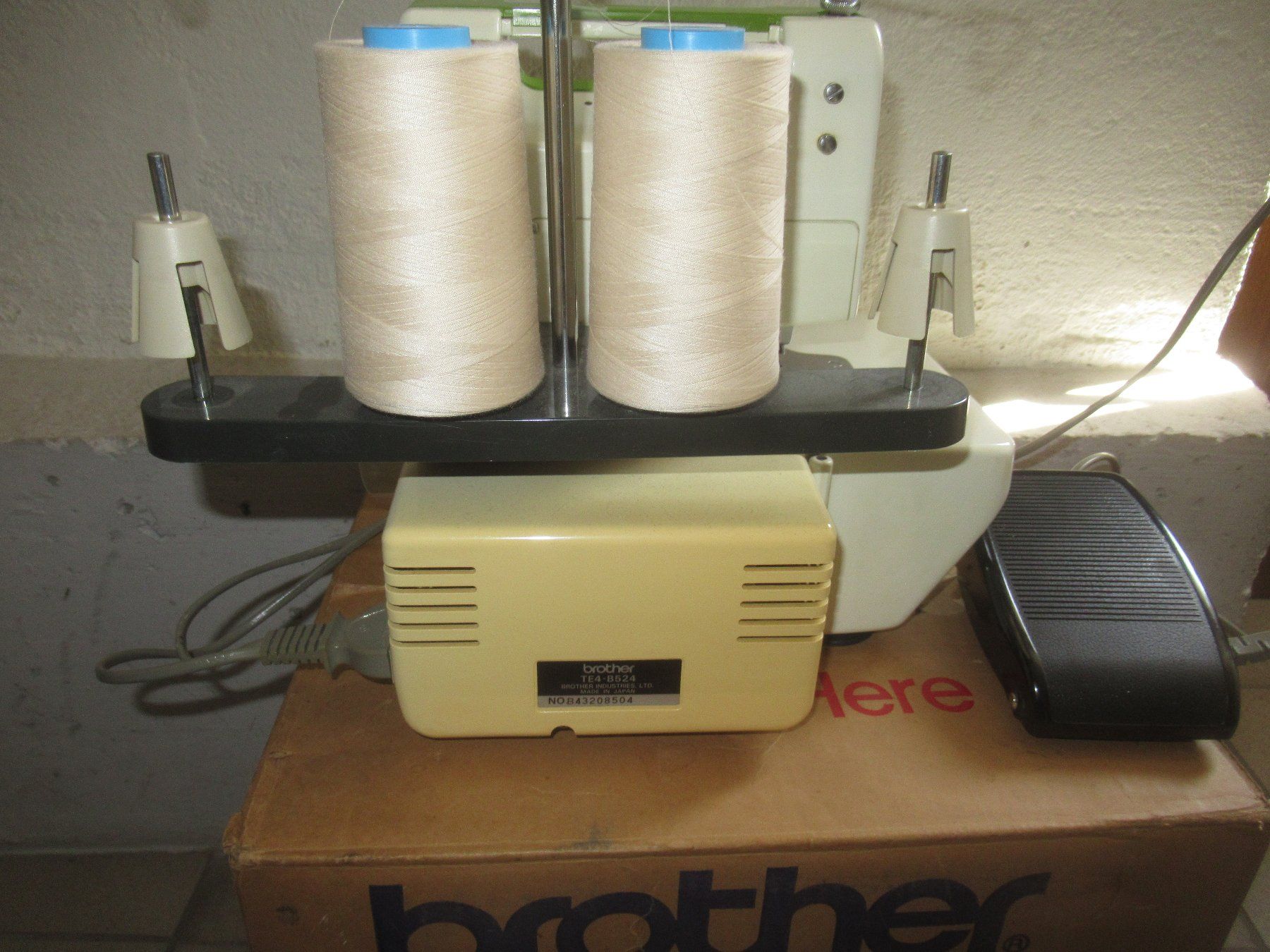 Brother Machines à coudre: Brother Overlock TE4-B525 – D'occasion à Männedorf par livesteam 4