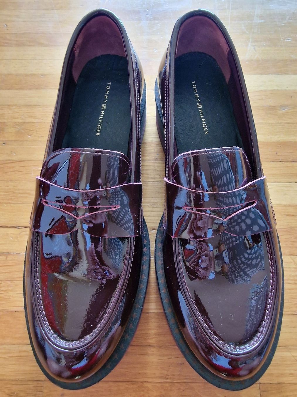 Tommy Hilfiger Damenschuhe: Tommy Hilfiger Lack Loafer, Gr. 38 – Gebraucht aus Lindau von Seepferd33