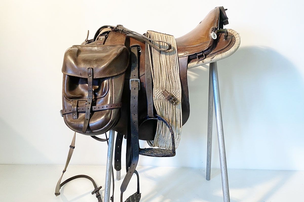 Selle & Accessori: Armee Pferdesattel mit Leder Taschen – Usato da Ballwil venduto da ClassicGallery 3