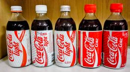 5 alte Coca-Cola Flaschen aus verschiedenen Länder