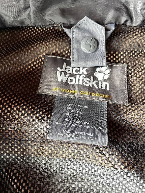 Giacche: Jack Wolfskin - Wind/Regenjacke 3XL – Usato da Thun venduto da eintrachtfrankfurt 3