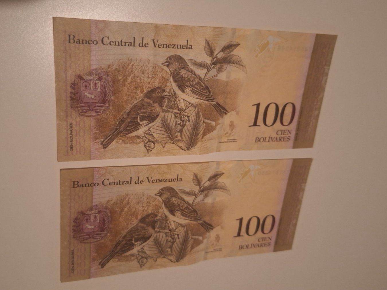 Billets de banque: Billets 100 BvF Venezuela, 2 numéros consecutifs – D'occasion à Goldach par Mischyta 1