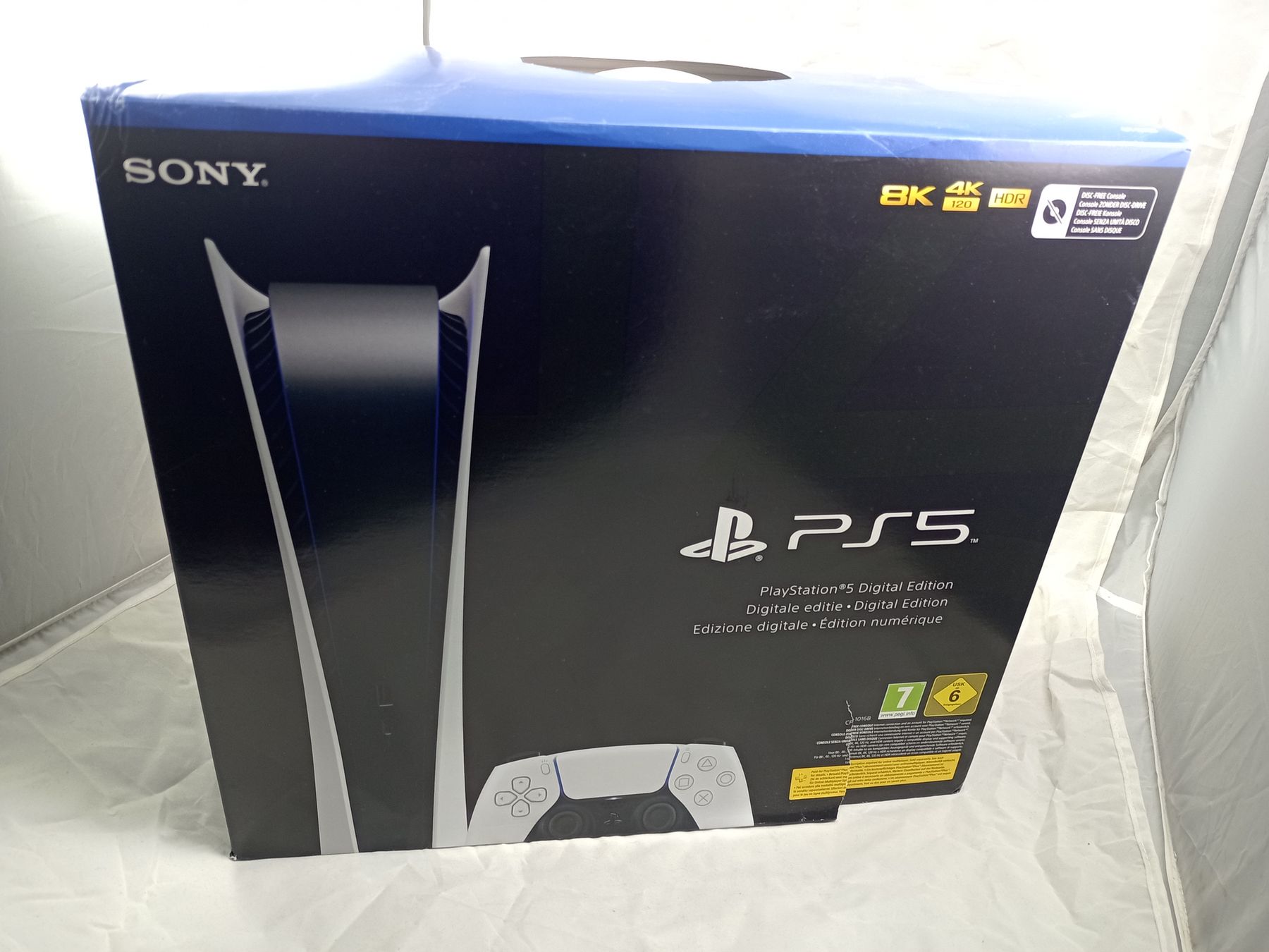 Consoles: Sony PS5 Digital Bundle – D'occasion à Buchs AG par SellAndBuyX