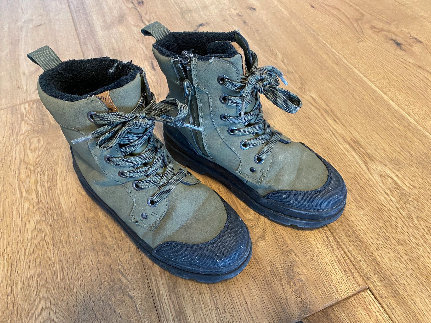 H&M Scarpe per ragazzi: Wasserdichte Boots H&M khakigrün Gr. 32 – Usato da Steinerberg venduto da luckyfin