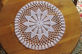 Rundes Häkeldeckchen ca 29 cm /weiss