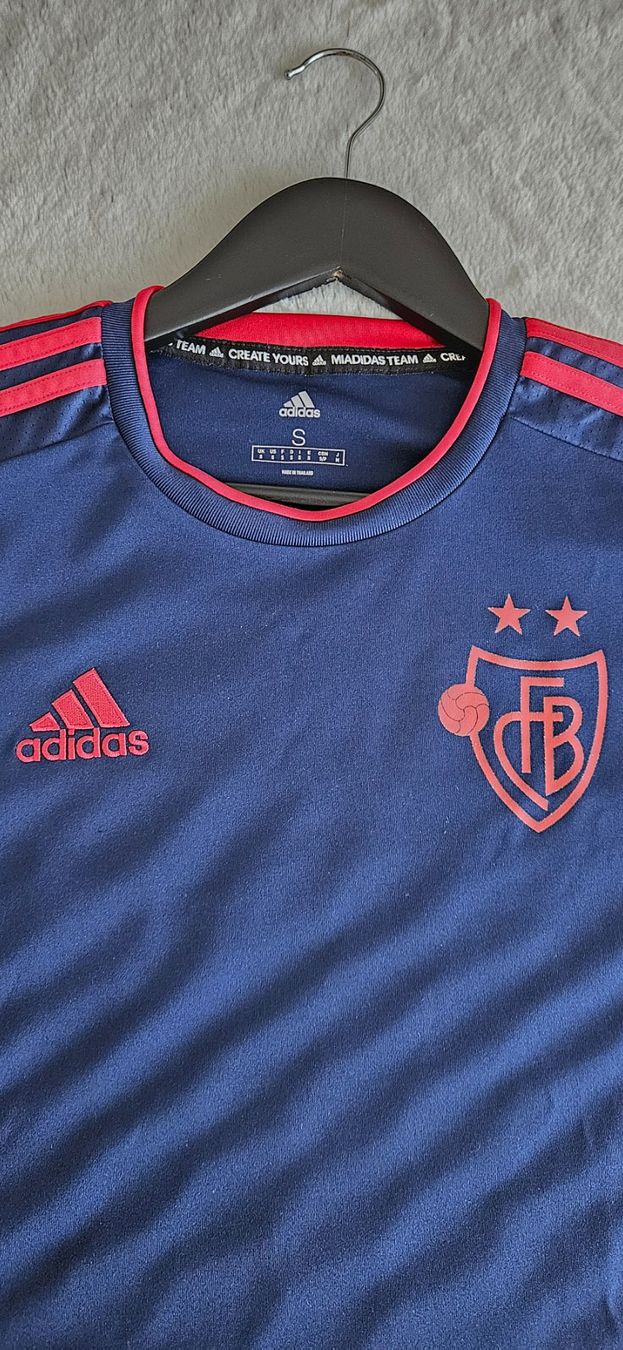 FC Basel Canottiere & Pantaloni: Fc Basel Trainings Shirt – Nuovo (secondo la descrizione) da Härkingen venduto da AndHu_90 1