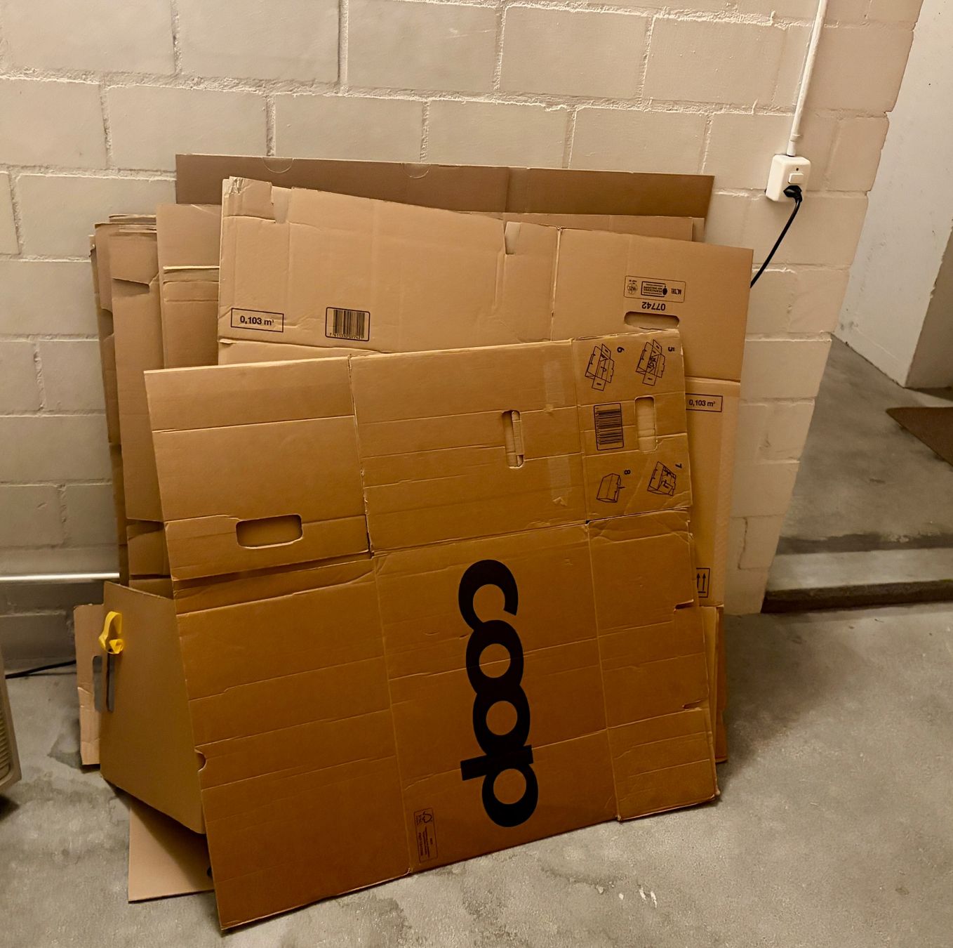 Cartons: Ein Dutzend Umzugskartons – D'occasion à Luzern par lasal