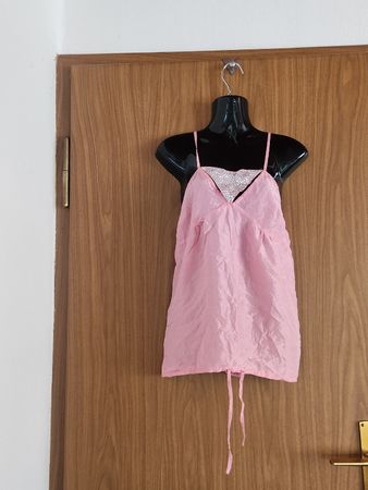Top léger rose en soie avec sequins taille 40(défauts)