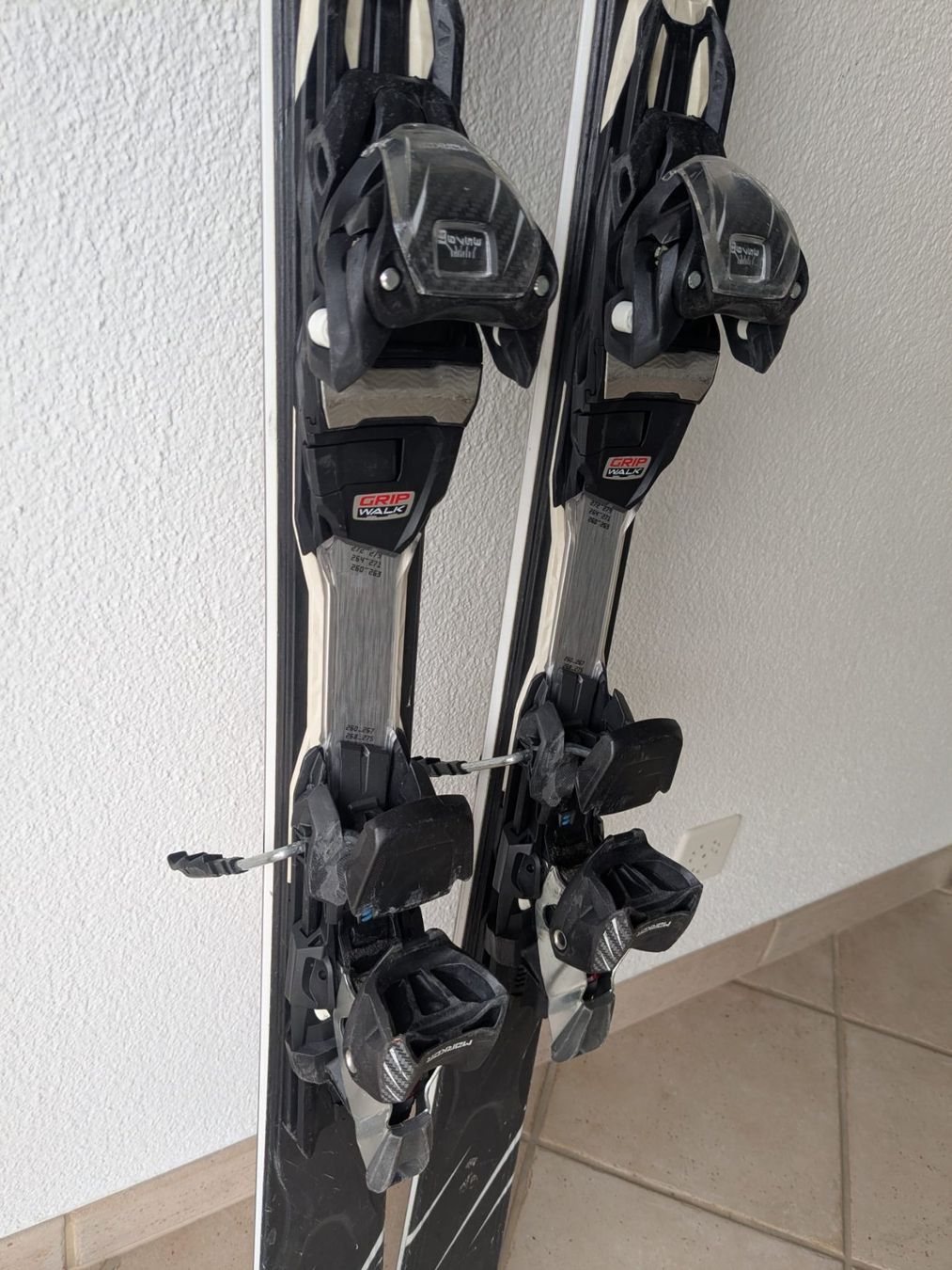 K2 Sci: Skis Luv Machine K2 72Ti 160cm – Usato da Nänikon venduto da mustelidae 1
