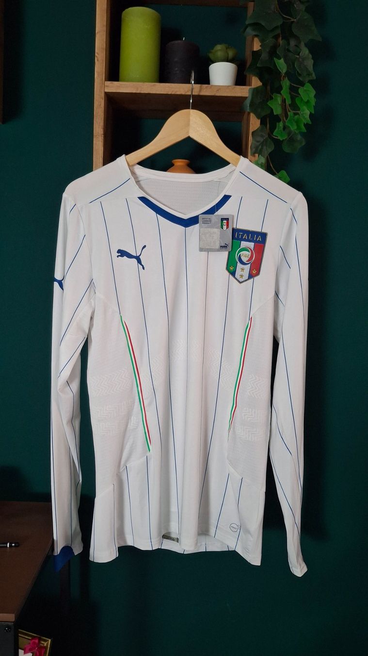 Puma Canottiere & Pantaloni: Italy player version world cup 2014 puma – Usato da Yverdon-les-Bains venduto da flo_8fgr